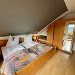 Goldener Hahn - Pool & Sauna, Fruehstueck Bed & Breakfast