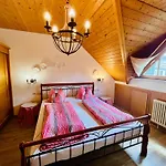 Bed & Breakfast Goldener Hahn - Pool & Sauna, Fruehstueck Baiersbronn