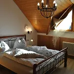 Goldener Hahn - Pool & Sauna, Fruehstueck Bed & Breakfast 4*