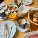 Bed & Breakfast Goldener Hahn - Pool & Sauna, Fruehstueck Baiersbronn