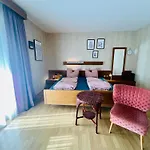 Goldener Hahn - Pool & Sauna, Fruehstueck バイアースブロン