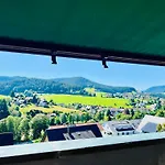 Goldener Hahn - Pool & Sauna, Fruehstueck