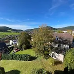ベッド・アンド・ブレックファスト Goldener Hahn - Pool & Sauna, Fruehstueck バイアースブロン