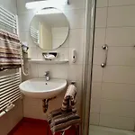 Goldener Hahn - Pool & Sauna, Fruehstueck
