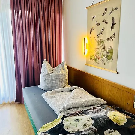 Bed & Breakfast Goldener Hahn - Nahe An Gartenschau Tal X