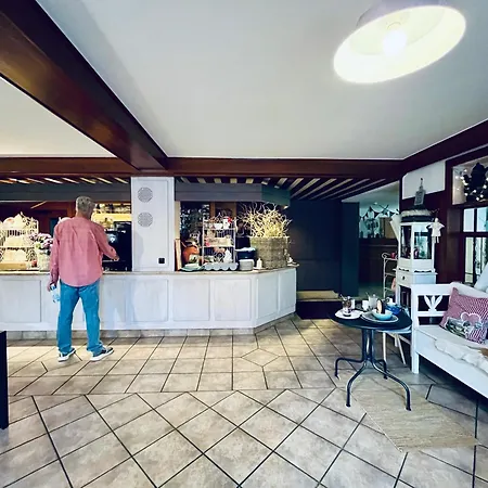 ベッド・アンド・ブレックファスト Goldener Hahn - Pool & Sauna, Fruehstueck バイアースブロン