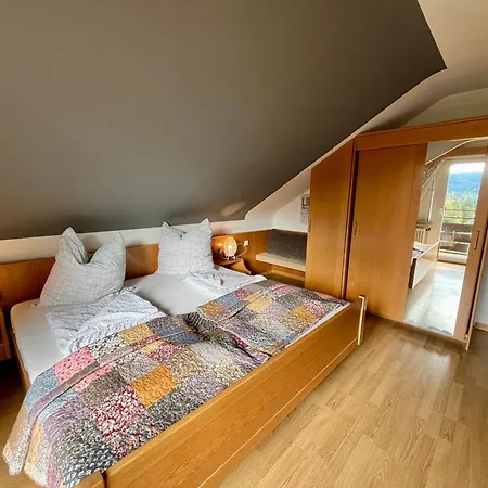 Goldener Hahn - Nahe An Gartenschau Tal X Bed & Breakfast