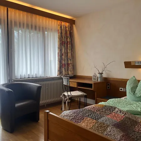 Bed & Breakfast Goldener Hahn - Nahe An Gartenschau Tal X 3*