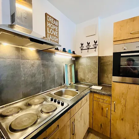 Alojamento de Acomodação e Pequeno-almoço Goldener Hahn - Hygge Pool & Sauna