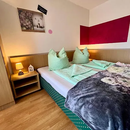 Bed & Breakfast Goldener Hahn - Nahe An Gartenschau Tal X
