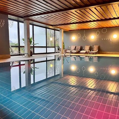 Goldener Hahn - Pool & Sauna, Fruehstueck 4* バイアースブロン