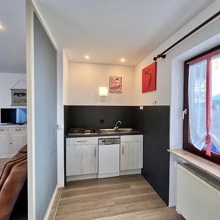 Goldener Hahn - Pool & Sauna, Fruehstueck 4*