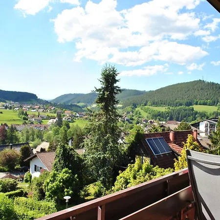 Goldener Hahn - Pool & Sauna, Fruehstueck 3*