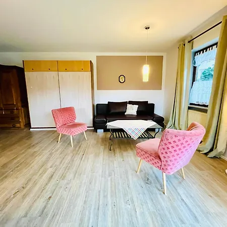 Goldener Hahn - Pool & Sauna, Fruehstueck 3*